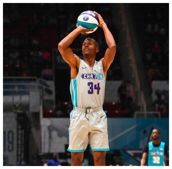 爱游戏-包含斯图加特训练开放日，今晨主帅复盘引欢呼，NBA总决赛在即，纪律约束更严格的词条