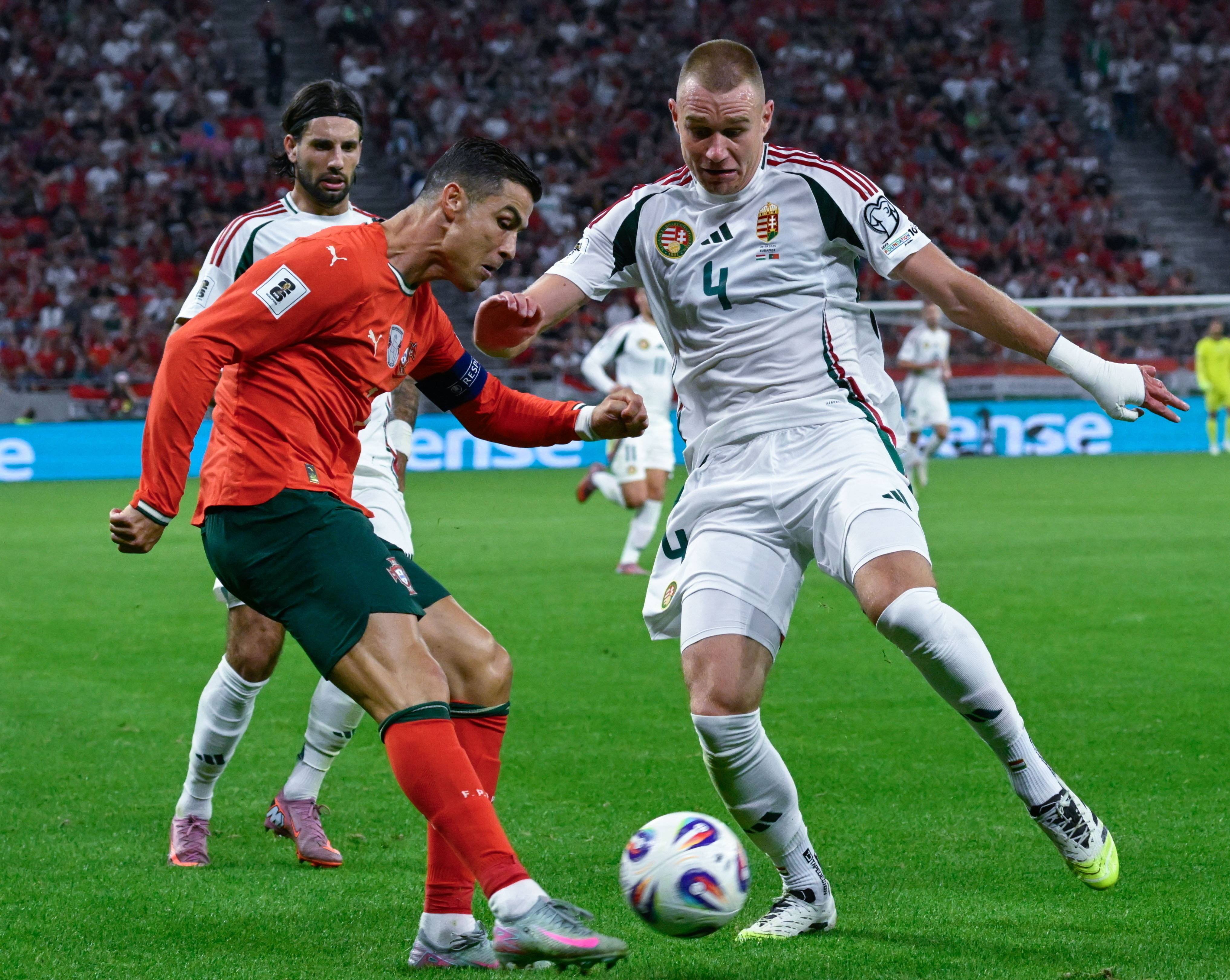 爱游戏体育-葡萄牙体育训练开放日，加时末段门线救险引欢呼，西甲在即，训练强度明显提升的简单介绍