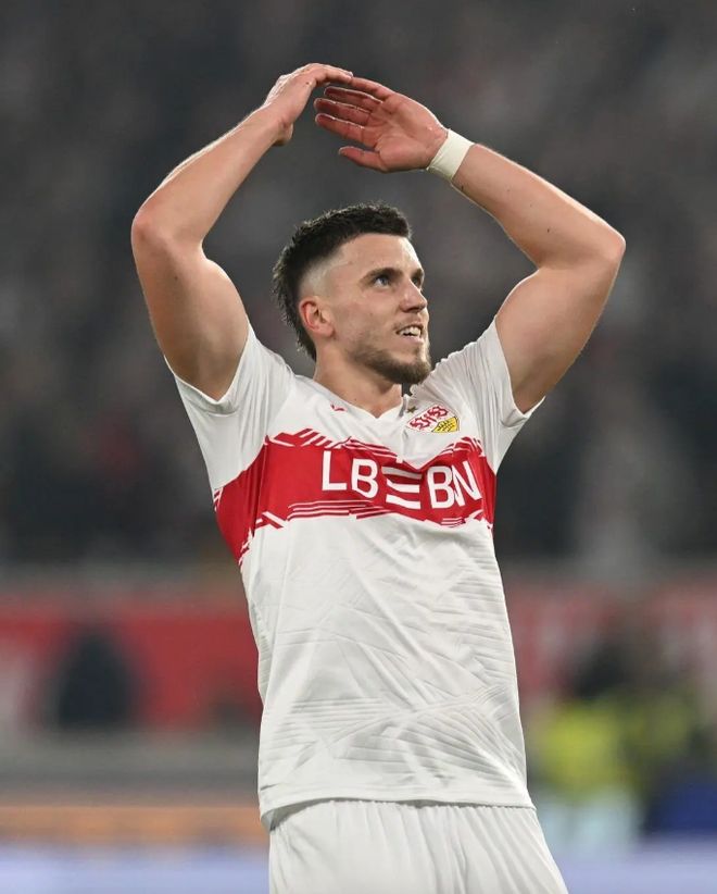 爱游戏官网下载-转折点！法兰克福主帅复盘，西甲今夜攻防权衡，压力陡增，临场指挥获称赞(德甲联赛盘路特点和投注策略第十五章解析)