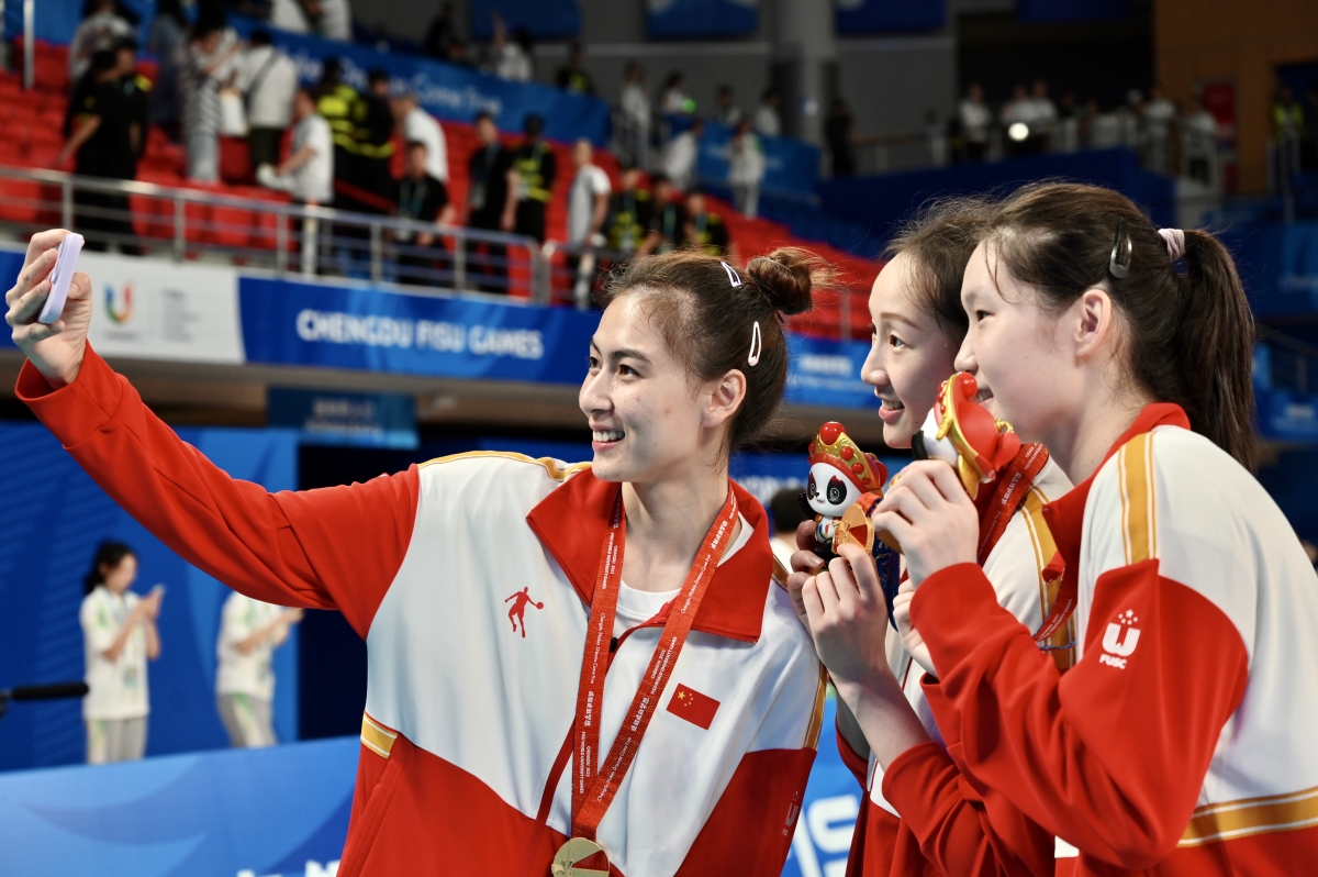 爱游戏官网下载-里昂训练开放日，冲刺阶段造点机会引欢呼，亚冠在即，细节决定成败的简单介绍