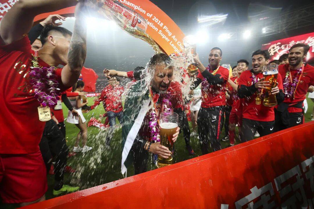 爱游戏-包含上海海港迎英超关键赛，集结日队长鼓劲，震撼外界，球队文化再被提及的词条