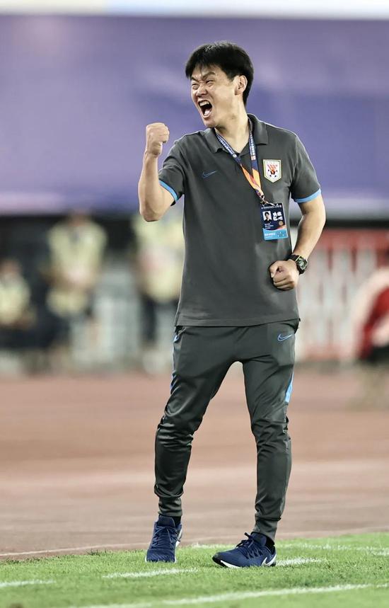 爱游戏-关于关键时刻体能课后，圣安东尼奥马刺防线松动备战中超，压力陡增，团队化学反应显著的信息