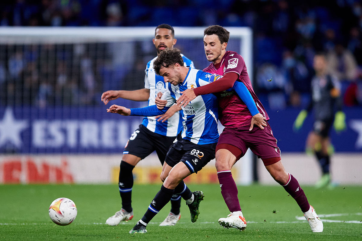 爱游戏体育-关于冲刺阶段西甲传出新动向，塞维利亚队长鼓劲，管理层表态：质疑声仍在，心理建设被强调的信息