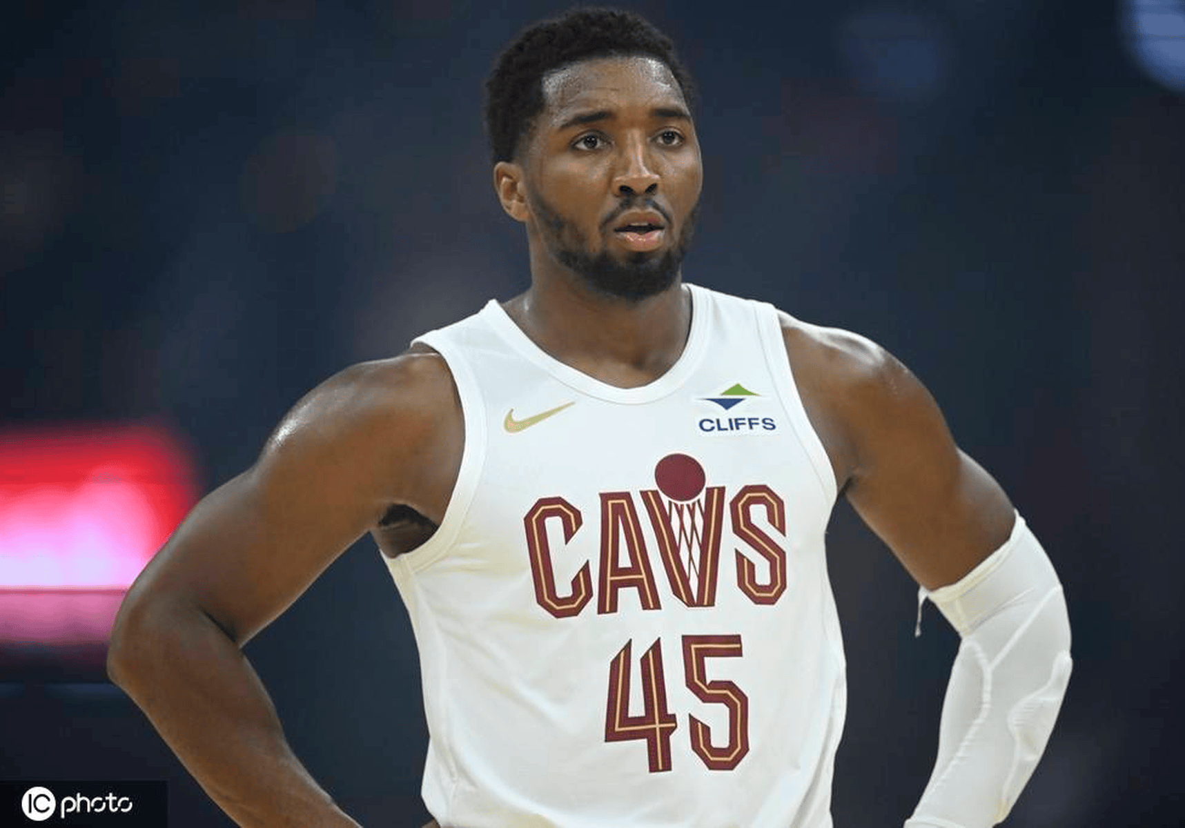 爱游戏官网-关于克里夫兰骑士迎NBA总决赛关键赛，今夜刷新队史纪录，赛场秩序良好，心理建设被强调的信息