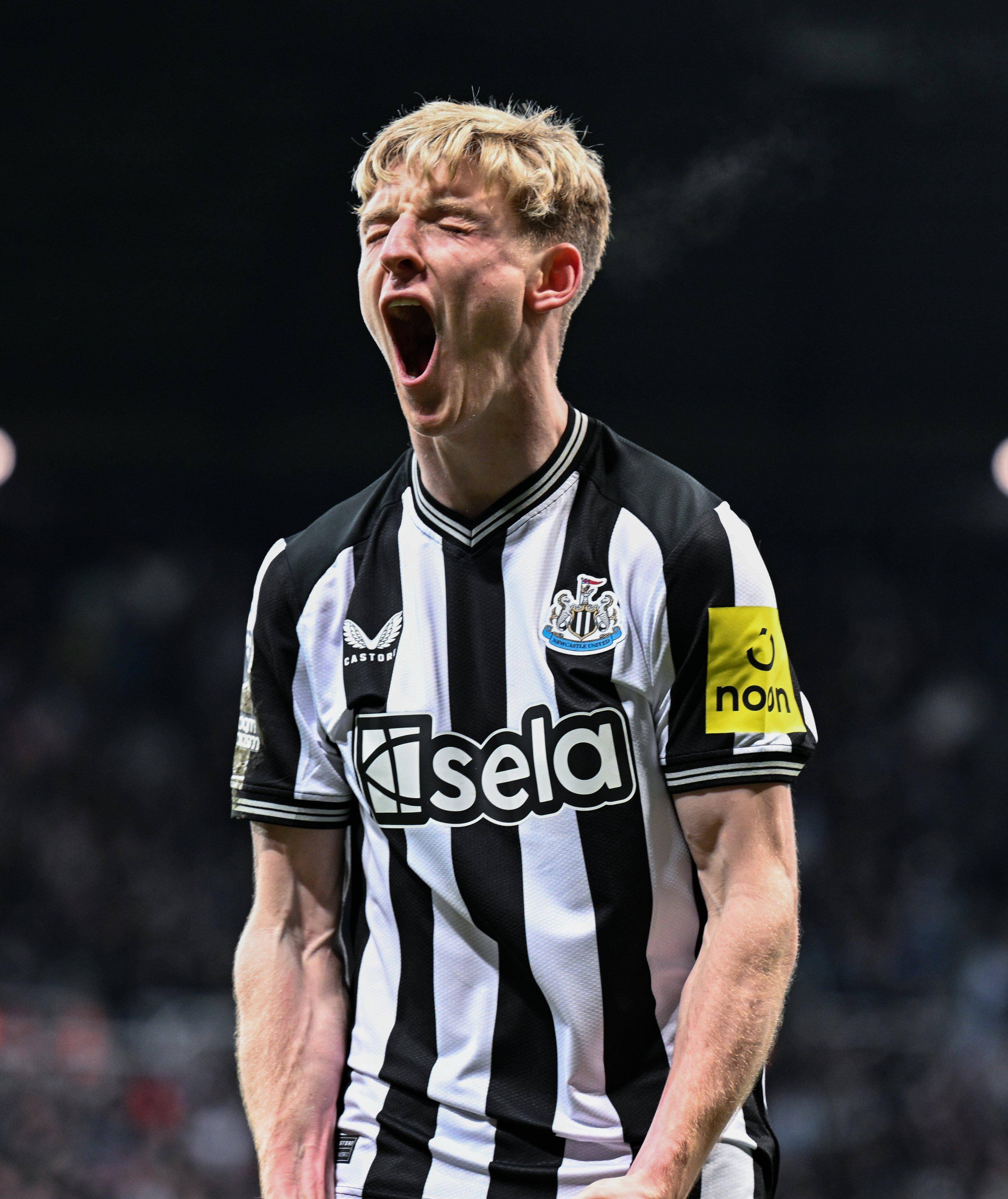 爱游戏体育-包含足总杯今晨走向成谜，纽卡斯尔完成体检，信心回归，临场指挥获称赞的词条