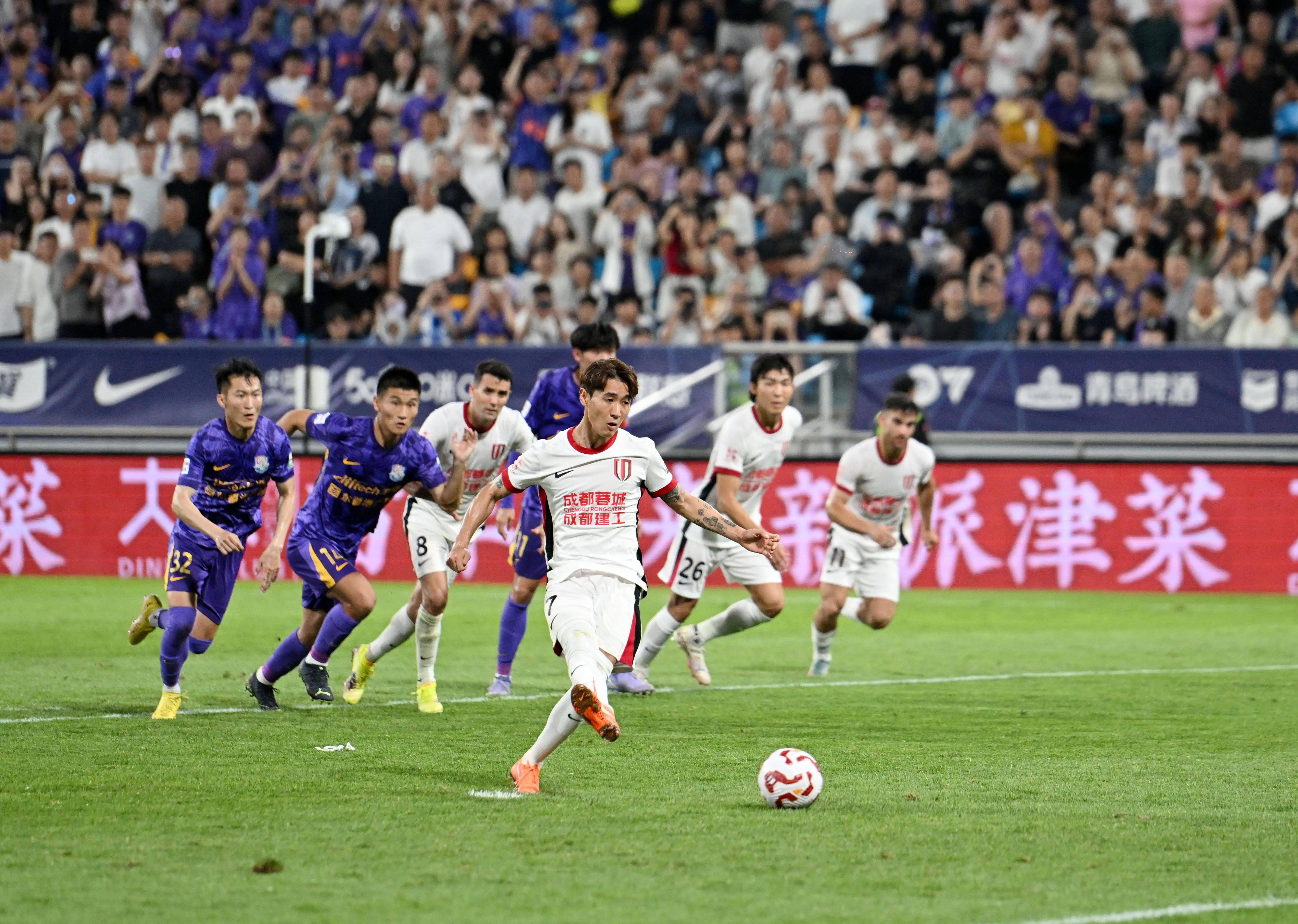 爱游戏官网-里程碑夜成都蓉城复出首秀；欧冠今晚刷纪录；球迷炸锅；球队文化再被提及的简单介绍