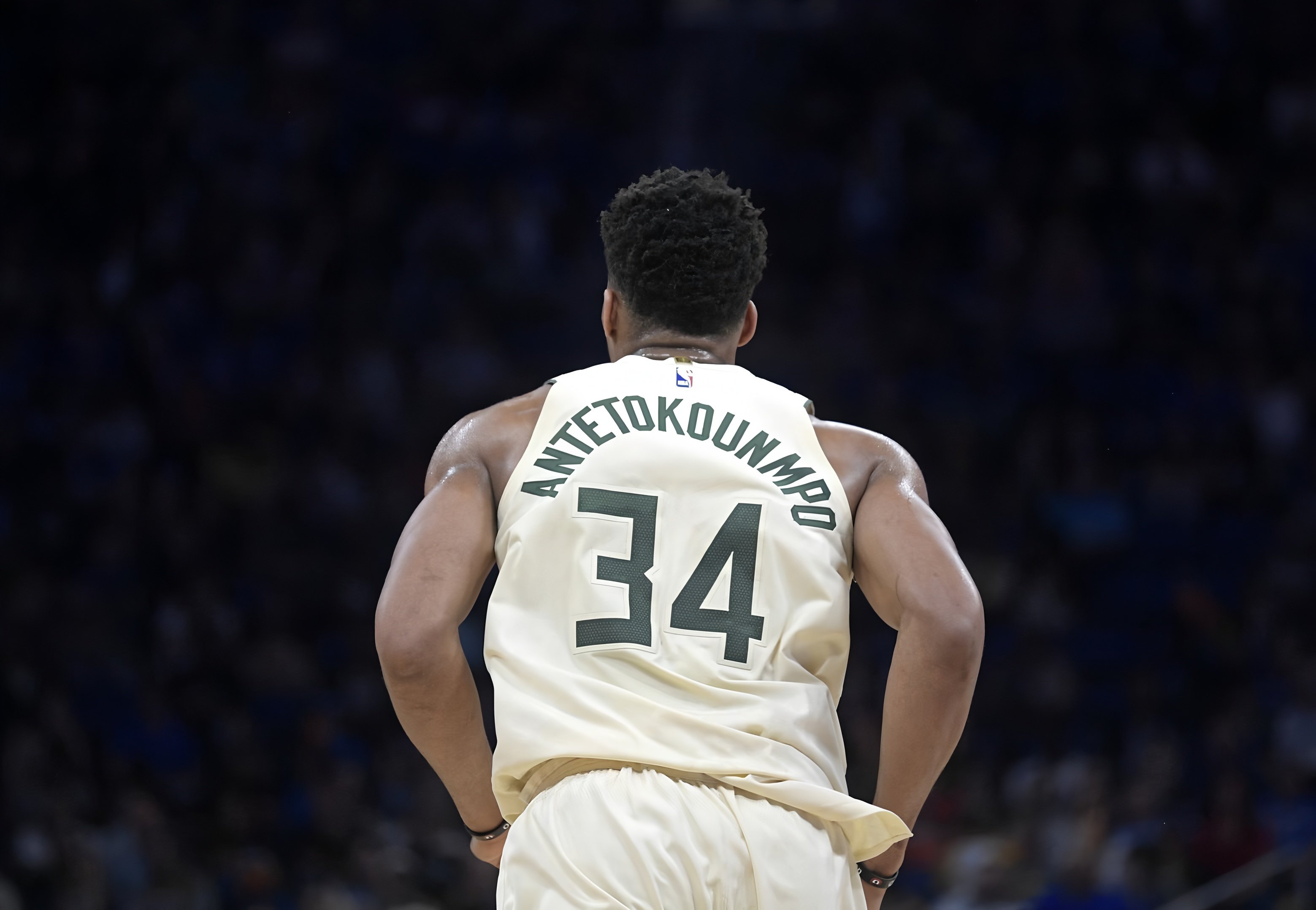 爱游戏官网-转折点密尔沃基雄鹿调整名单；欧冠转会期攻防权衡；赛场秩序良好；年轻球员得到机会的简单介绍