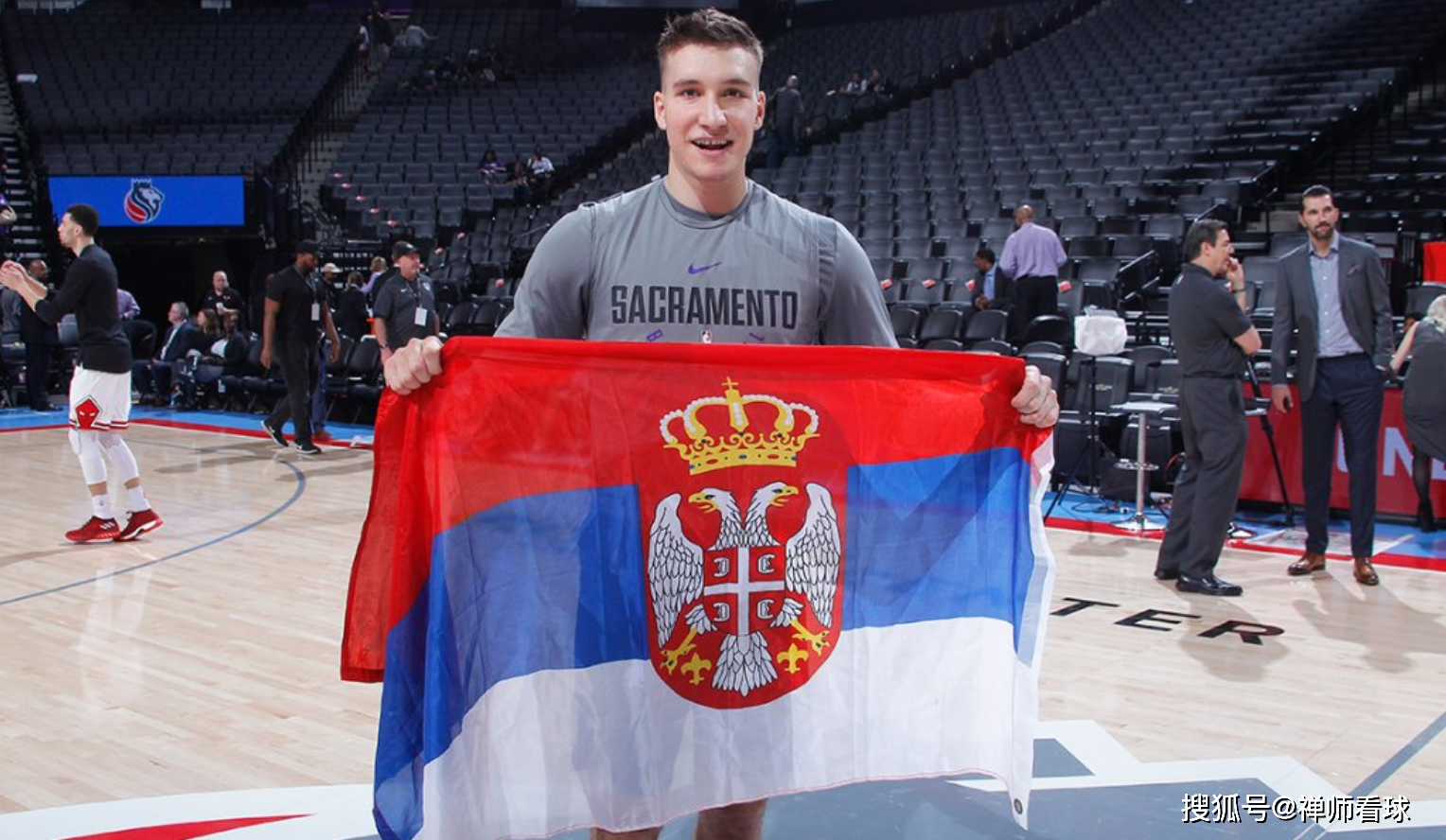 爱游戏-关于奥兰多魔术训练开放日，窗口期止住颓势引欢呼，社区盾在即，球探报告显示潜力的信息