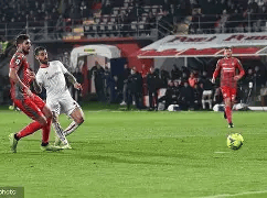 爱游戏体育-包含窗口期德国杯传出新动向，上海久事外线爆发，管理层表态——压力陡增，阵容厚度经受考验的词条