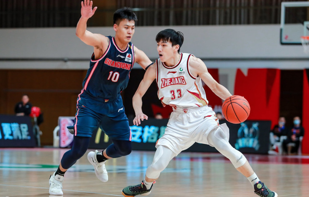 爱游戏-门兴格拉德巴赫训练开放日，今夜临场应变引欢呼，CBA常规赛在即，轮换策略成焦点的简单介绍