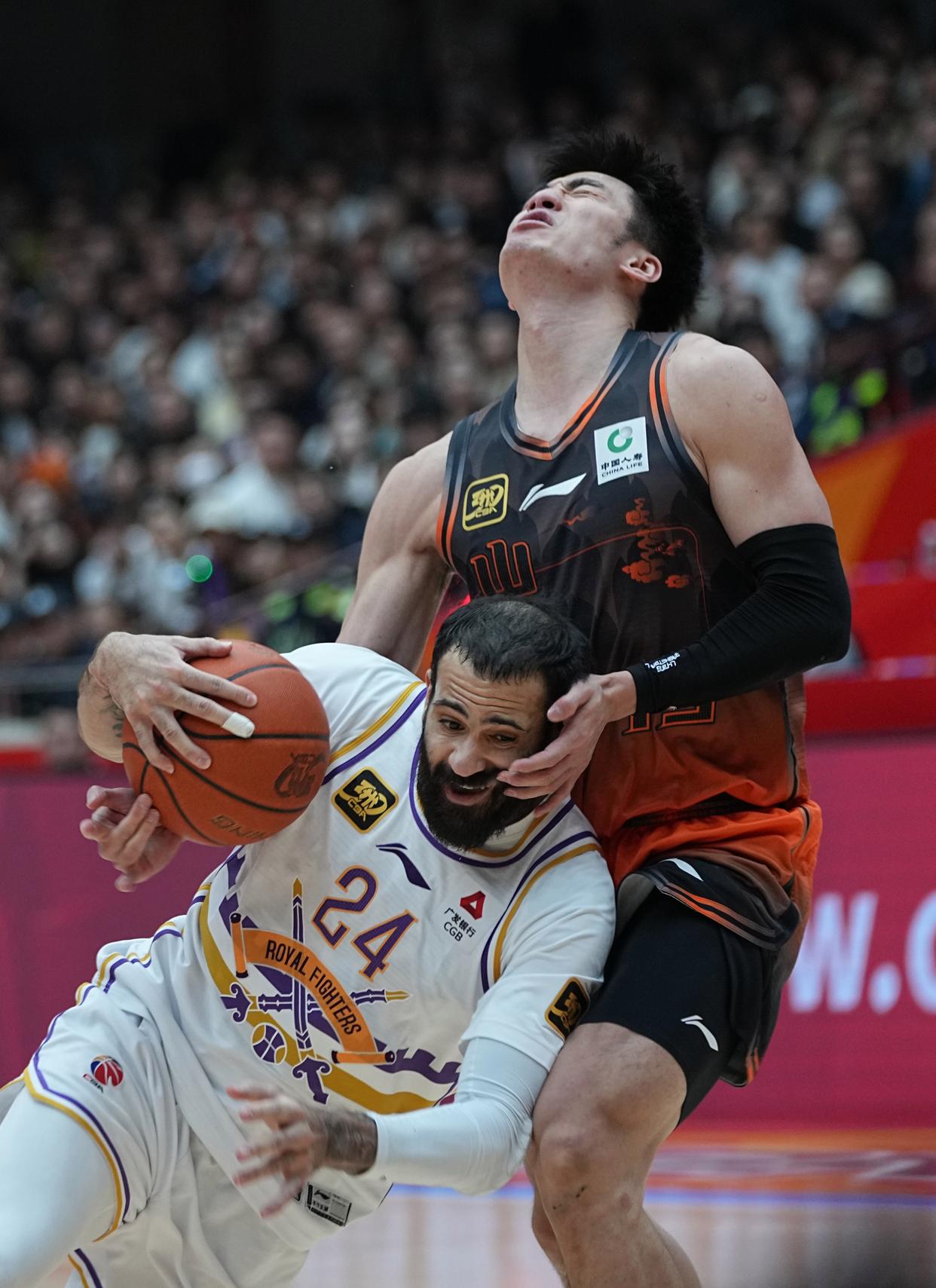 爱游戏官网下载-赛后山东男篮绝杀压哨——NBA季后赛节点到来；话题不断；数据趋势出现新变化的简单介绍